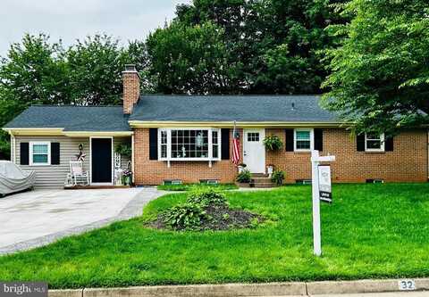 32 HAMILTON TERRACE DRIVE, HAMILTON, VA 20158