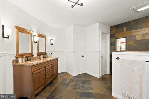 17842 OAKMONT WAY, PURCELLVILLE, VA 20132