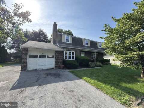 26 DORCHESTER DRIVE, WYOMISSING, PA 19610