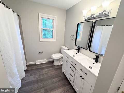 26 DORCHESTER DRIVE, WYOMISSING, PA 19610