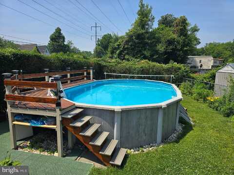 210 E ASHLAND AVENUE, GLENOLDEN, PA 19036