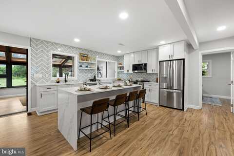 4000 LAUREL ROAD, ALEXANDRIA, VA 22309