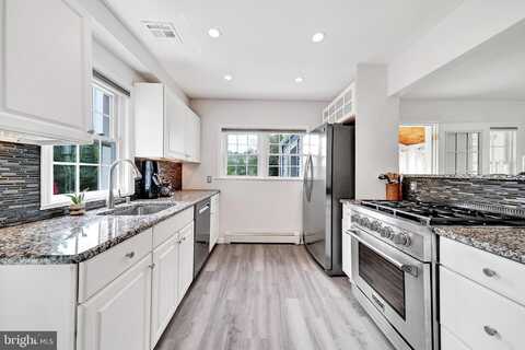 10 SHAW DRIVE, KINGSTON, NJ 08528