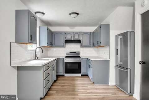 121 ALMOND COURT, MILFORD, PA 18337