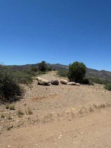 8648 E Palomino Drive, Kingman, AZ 86401