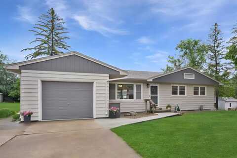 3202 Pridemore Drive, Cedar Falls, IA 50613
