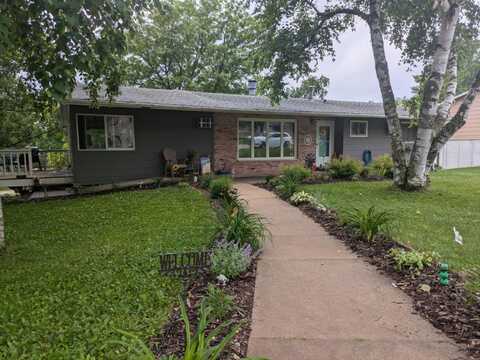 401 Hillcrest Drive, Decorah, IA 52101
