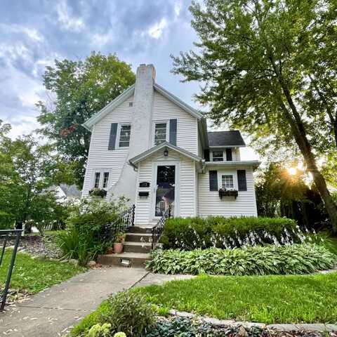 813 Clay Street, Cedar Falls, IA 50613