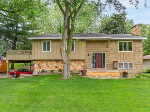 422 Oak Park Boulevard, Cedar Falls, IA 50613