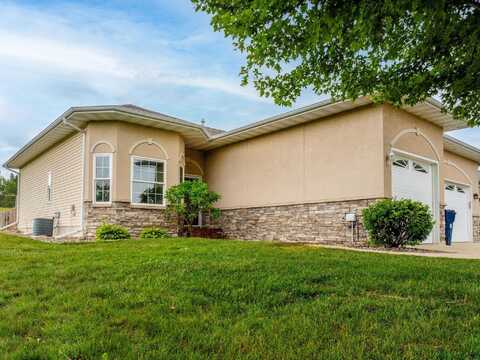 5136 Sweet Water Circle, Waterloo, IA 50701