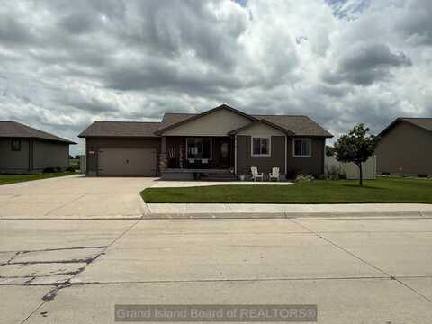 4217 Indian Grass Rd, Grand Island, NE 68803
