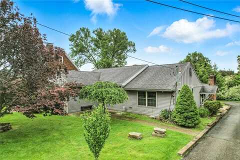 570 S 7th St, Sharpsville, PA 16150