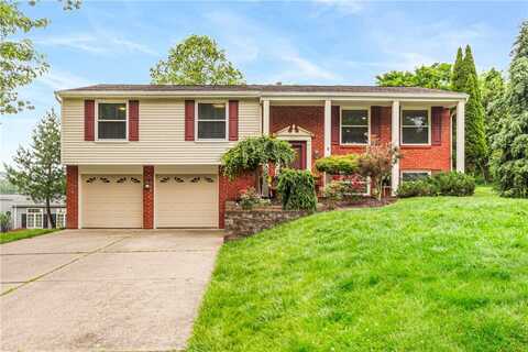 747 Thornwick Dr, St Clair, PA 15243