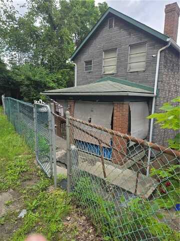 1490 Island Ave, Stowe, PA 15136