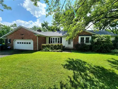 1426 S Darby Rd, Hermitage, PA 16148