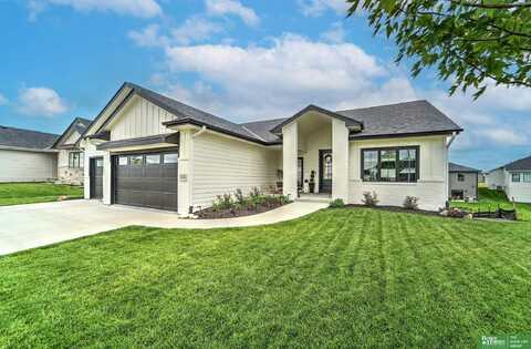 5445 Kestrel Parkway, Omaha, NE 68022