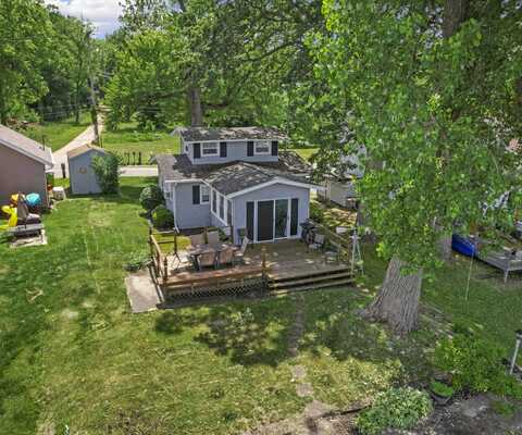 152 Wildwood Beach Road, Quincy, MI 49082