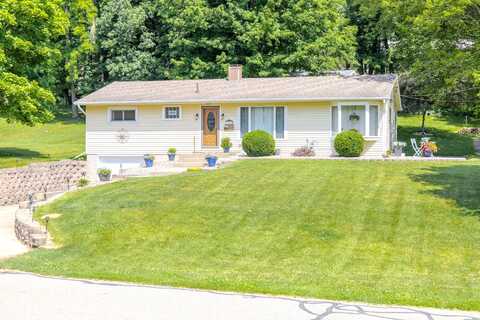 122 Pinecrest Drive, Jonesville, MI 49250