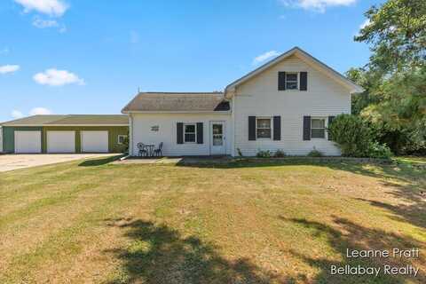 4724 15 Mile Road NW, Kent City, MI 49330