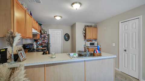 56122 Stoney Pl Lane, Shelby, MI 48316