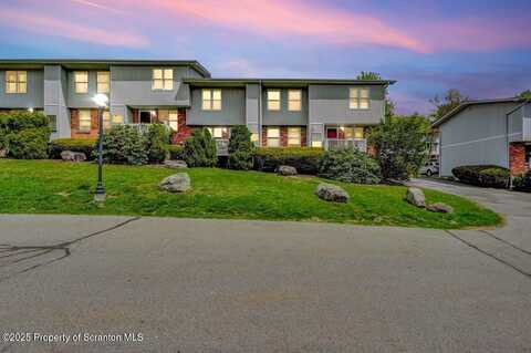 26 Abington Gardens Drive, Abington, PA 18411