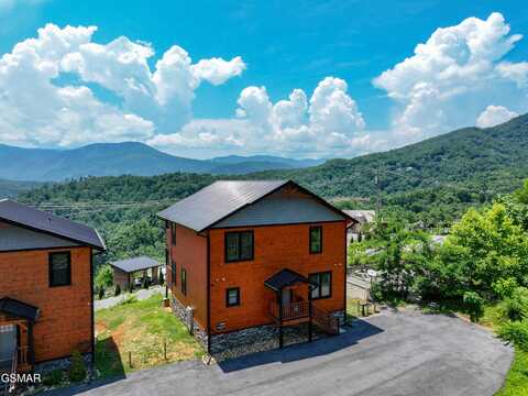 960 Cottage Gardens Way, Gatlinburg, TN 37738