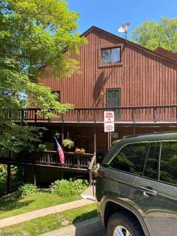 6 Davos Dr, Vernon, NJ 07462