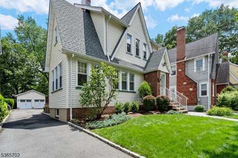 466 Baldwin Rd, Maplewood, NJ 07040