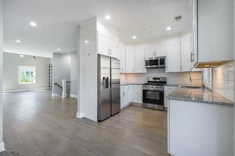 16 Riverbend Ct, New Providence, NJ 07974