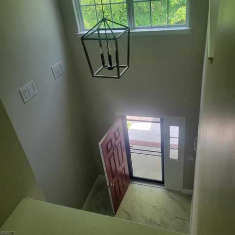 23 Forest Dr, Piscataway, NJ 08854