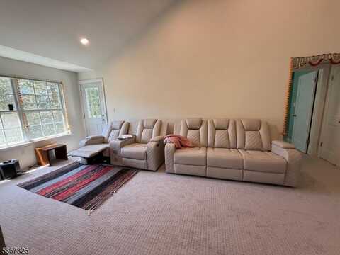 1254 Garrison Ct, Mahwah, NJ 07430