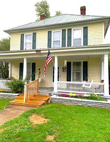 258 Johnson St, Alderson, WV 24910