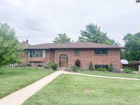 424 Saratoga Ct, Pratt, KS 67124