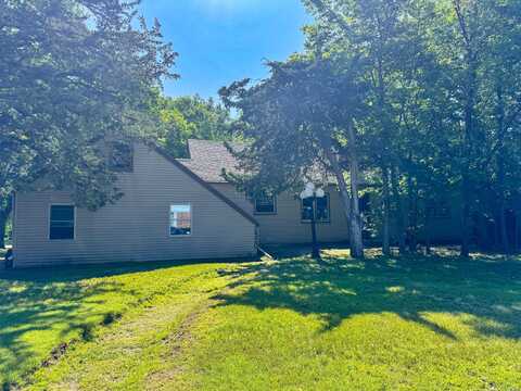 1320 Ohio Ave SW, Huron, SD 57350