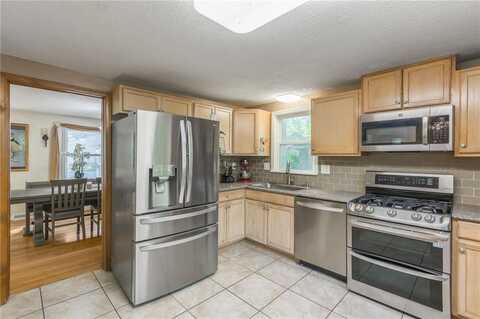 6607 QUAIL RUN Drive, Parkville, MO 64152