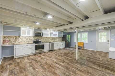 6607 QUAIL RUN Drive, Parkville, MO 64152