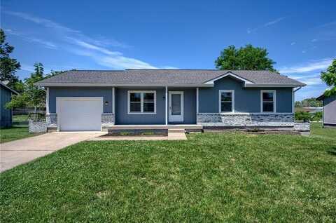 810 Bobwhite Drive, Peculiar, MO 64078