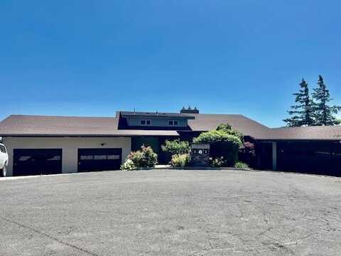 2384 Linda Vista Drive, Klamath Falls, OR 97601
