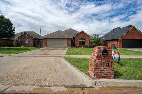 5421 NW King Richard Ave, Lawton, OK 73505