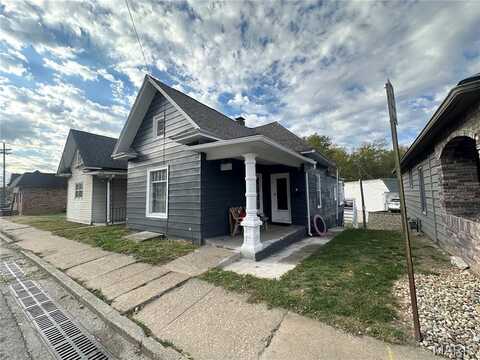 2709 St Marys Avenue, Hannibal, MO 63401