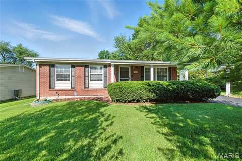 2816 Glenway Drive, Maryland Heights, MO 63043