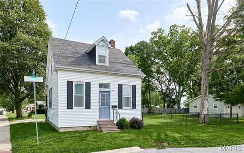 935 W Green Street, Mascoutah, IL 62258