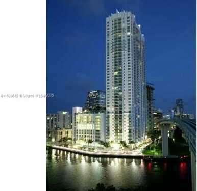 31 SE 5th St, Miami, FL 33131