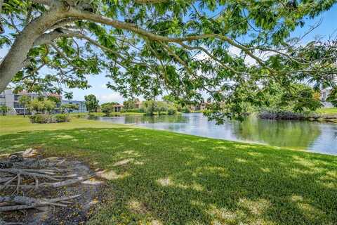 220 Lakeview Dr, Weston, FL 33326