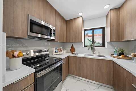 3627 SW 3rd St, Miami, FL 33135