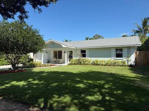 8994 SE Colony St, Hobe Sound, FL 33455