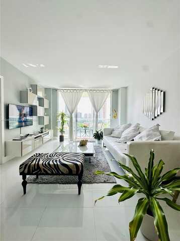 19390 Collins Ave, Sunny Isles Beach, FL 33160
