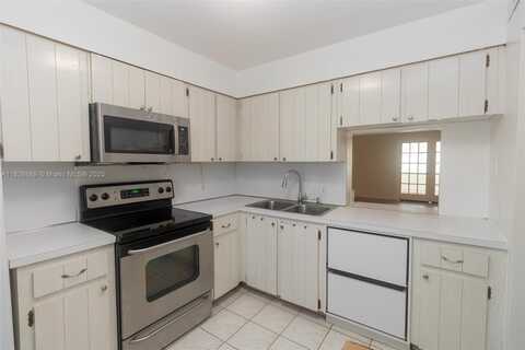 441 NE 195th St, Miami, FL 33179