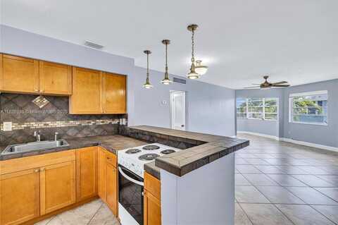 1715 NE Miami Gardens Dr, Miami, FL 33179