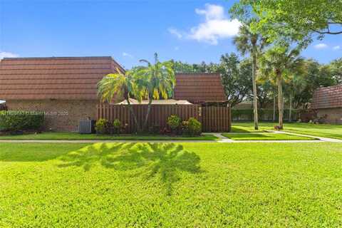 806 SW 119th Way, Davie, FL 33325